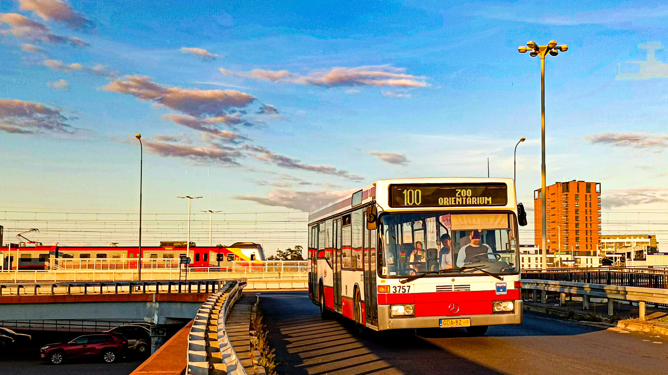 Łódź, Mercedes-Benz O405N2 # 3757